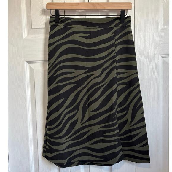 Ann Taylor NWT Tiger Print Green and Black A-Line Side Slit Skirt Size 00P - Picture 2 of 9